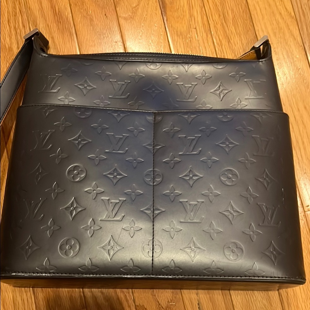 Louis Vuitton Leather Crossbody Bag - Picture 2 of 12